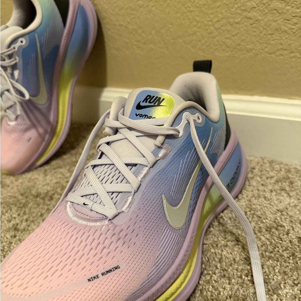 Nike Air Zoom Vomero 18 Running Shoes - Picture 8 of 8